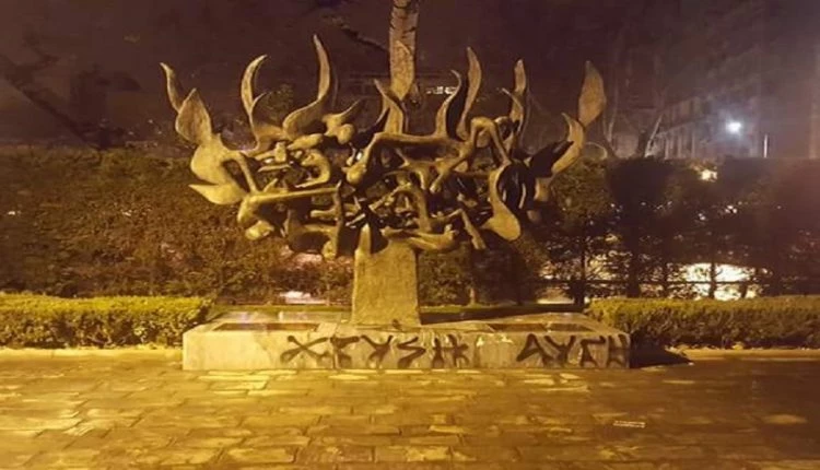Εικόνες ντροπής! Βανδάλισαν το μνημείο του Ολοκαυτώματος στη Θεσσαλονίκη